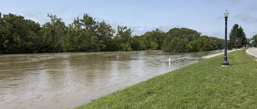 White River near the Payless Supermarket plaza off of S. Tillotson Ave. Photo by Mike Rhodes